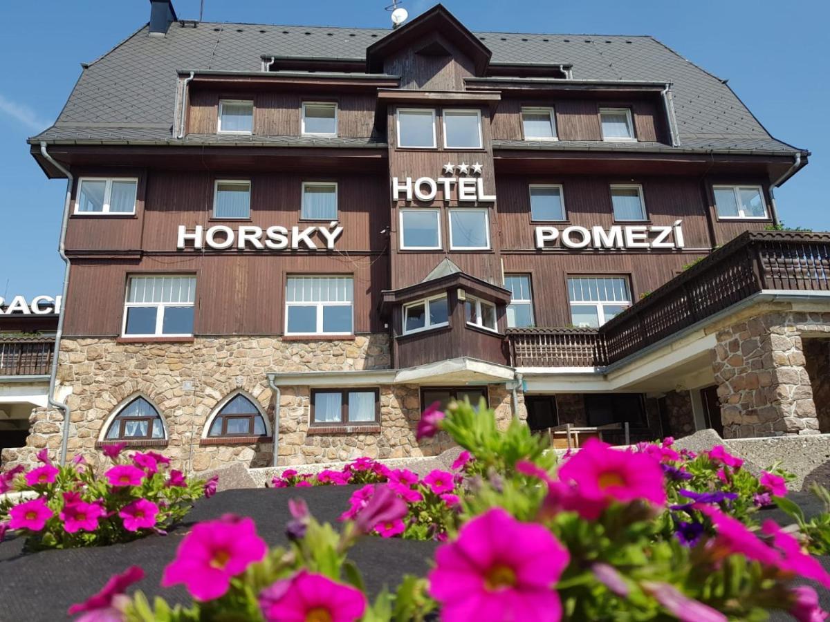 Hotel A Restaurace Pomezi Cínovec Exterior photo